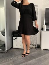 Robe noire volantée dos