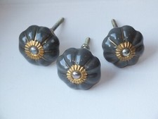 1 Poignée de meuble (commode)