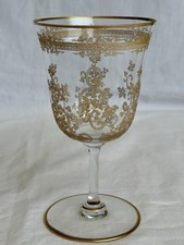 VERRE A PIED EN CRISTAL  DE  BACCARAT GRAVE MODELE LAFAYETTE OR SIGNE 12 CM