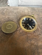 Mouvement horloge de Paris fond noir