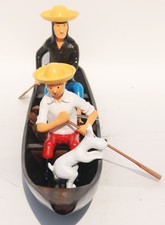 Très belle figurine en résine et bois le TINTIN, l'INDIEN et MILOU  L: 80 cm 