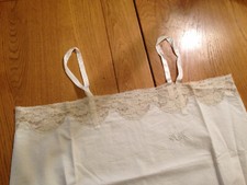 Ancienne chemise de nuit nuisette brodée AM dentelle vintage début 20ème TBE