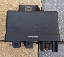 Relais unité commande bougie de préchauffage Fiat Alfa Romeo Jaguar Lancia chauffage 38430003 B047
