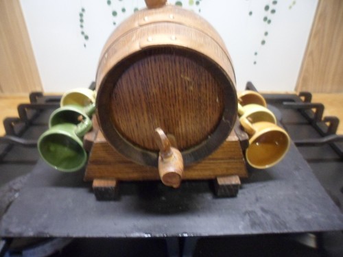 Petit tonneaux alcool avec - petit,