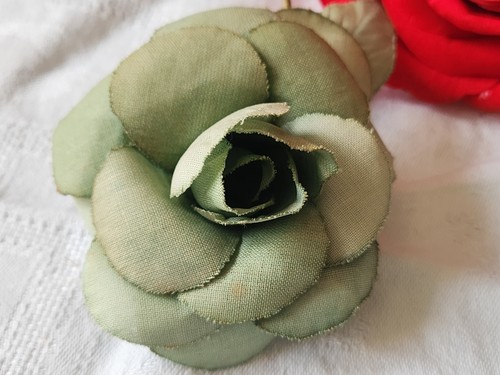 Grosse fleur ancienne - , verte