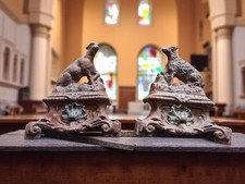  Paire de chenets anciens en fonte, décor animaux, style château, fin XIXe