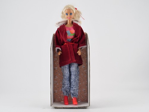 Barbie 1976 china trench - china,