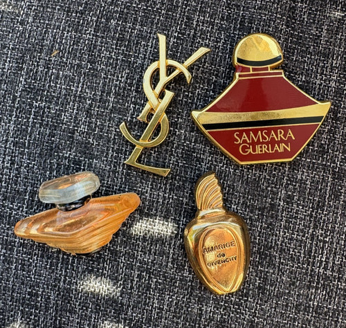 Lot pin broches yves saint - pin's,