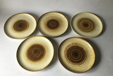 9 ASSIETTES PLATS EN CERAMIQUE