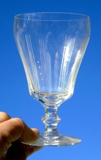 Sèvres - Verre à eau en cristal taillé. Signé.  