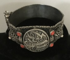 SUPERBE BRACELET KABYLE EN ARGENT/ IDEOGRAMMES STYLISES/ CORAIL/ FIN XIX SIECLE