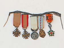 Chainette de 5 réductions X de Guerre 14/14 et 39/45, coloniale Ouissam Alaouite