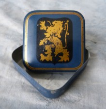 #Boite# petite boite en métal (6,5x6,5cm) avec Lion de Flandres sur le couvercle