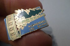 pin s broche badge PLOMBIERES LES BAINS dept 68 fontaine cure curiste curisme