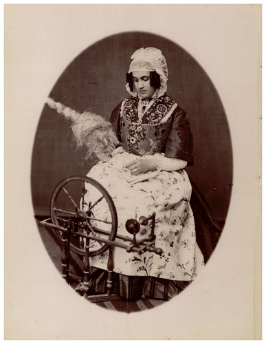 France arlésienne costume - en,