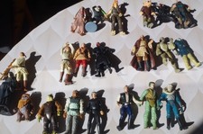 IMPORTANT Lot de 21 FIGURINES  STAR WARS. George LUCAS.