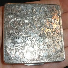 Poudrier miroir italien en argent massif richement guilloché feuillages & fleurs