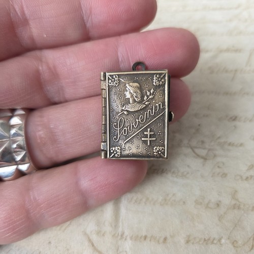 Livre miniature jeanne - miniature, d'arc