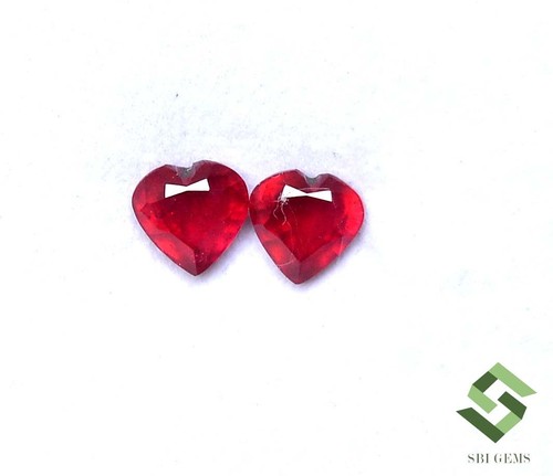 Paire rubis naturels forme - de,