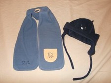 Un bonnet cache oreille + une écharpe de couleur bleu pour garçon de 9 a 12 mois