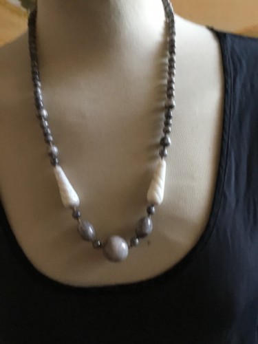 Collier perles pierre semi - pierre,