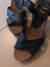 Lot 2 Paires D’escarpins Sandales Sabots Talons Noir Et Bleu Marine. P40 Tbe 