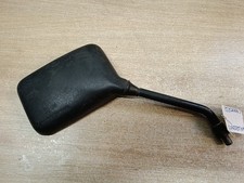 UN RETROVISEUR RETRO DROIT