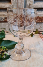 ANCIEN VERRE EN VERRE SUR
