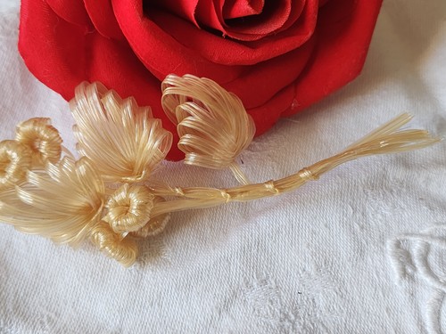 Petit bouquet ancien beige