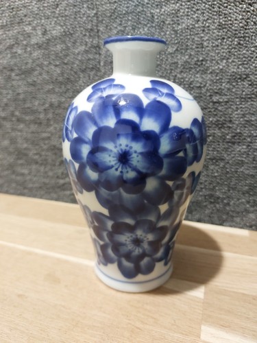 Bouteille vase porcelaine bleu