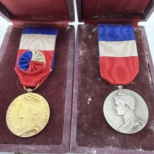 Lot 2 Médailles Charles