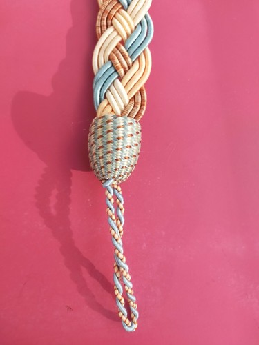 Paires embrasses de - paires,