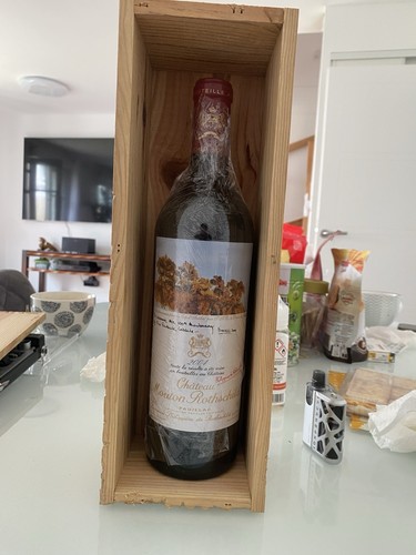 Vin rouge bordeaux - rouge, .