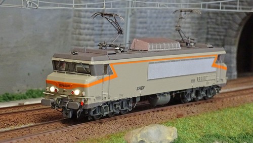 Models 10333 locomotive - ls,