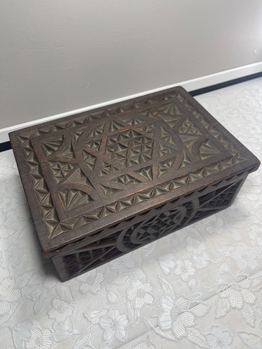 Boîte bois sculptée avec - boîte,