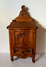 Boite à sel en bois à poser style provençal en Noyer