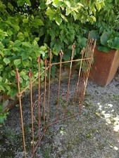 Clôture à vrilles en rouille