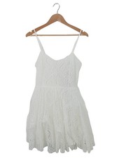 TRENDYOL Robe en dentelle