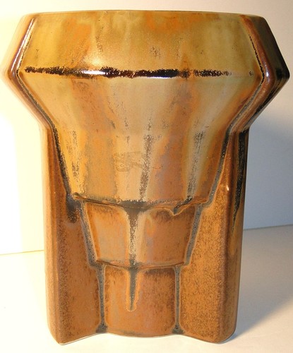Vase pyramidale renversé - , en