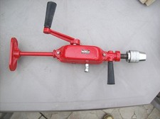 Chignole à manivelle , perceuse à main , poitrine