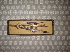 compas vintage dans son étui