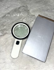 Loupe LED grossissante avec