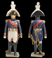 VERTUNNI Figurine Maréchal