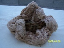 Mercerie ancienne : Très gros écheveau de soie beige rosé. Réf. n°300