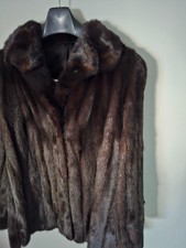 manteau 3/4  en vison noir taille 48 d'occasion vintage bon état modernisé 