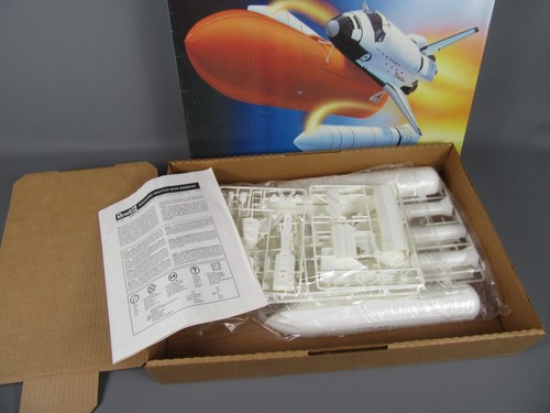 Space shuttle discovery - space,