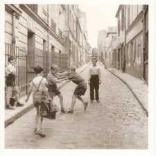 Robert DOISNEAU carte postale : photo nb La bagarre /ed.Ivoire 