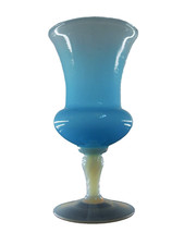 VASE EN VERRE SOUFFLE OPALINE