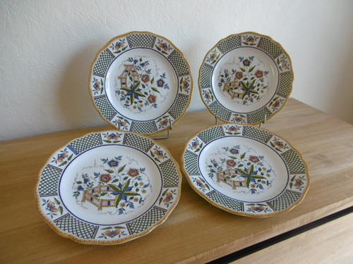 Quatre assiettes plates - quatre,