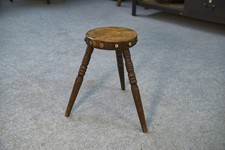 Tabouret en orme massif clouté 1950's